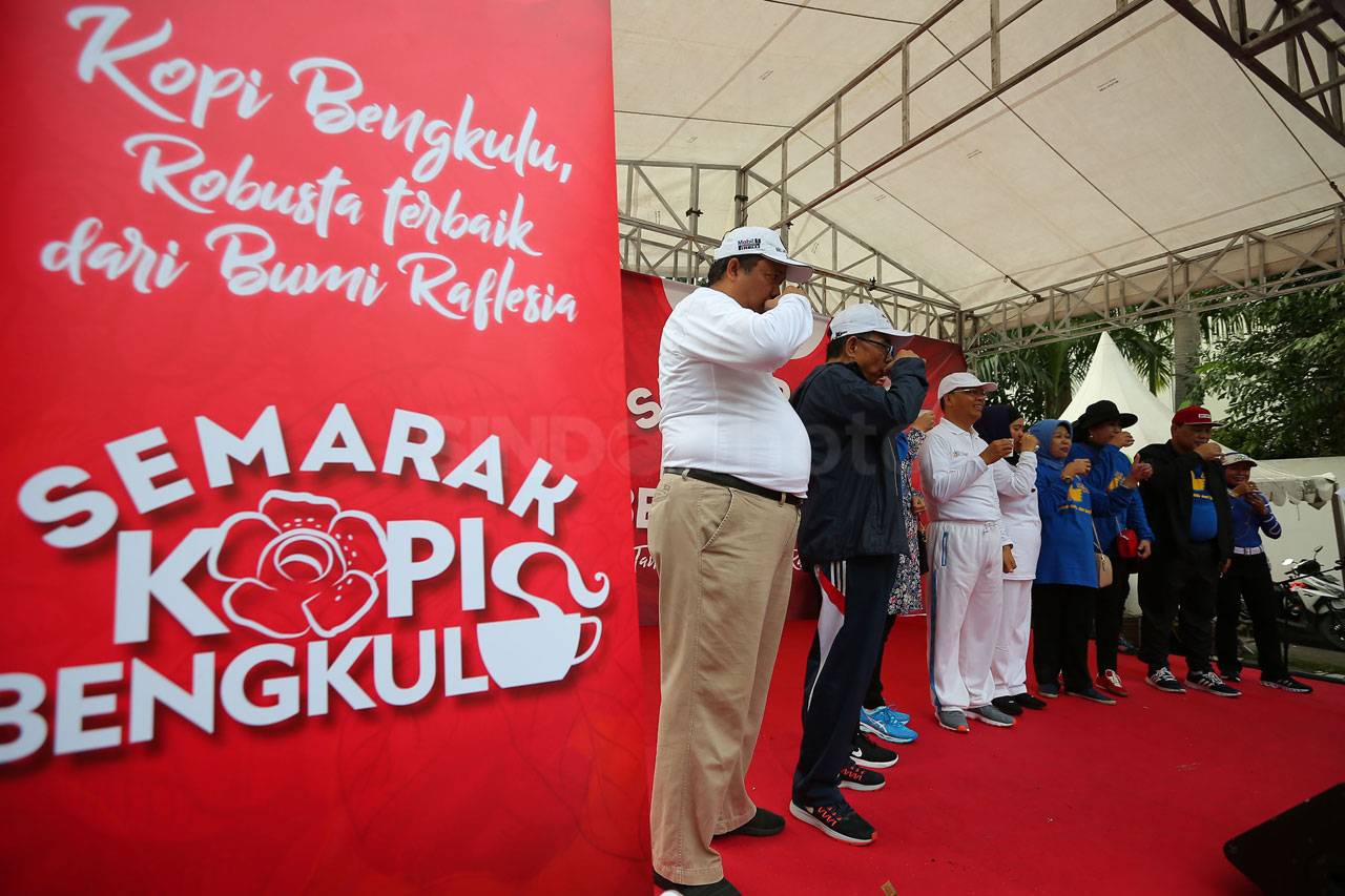 Menikmati Kopi Berkualitas...