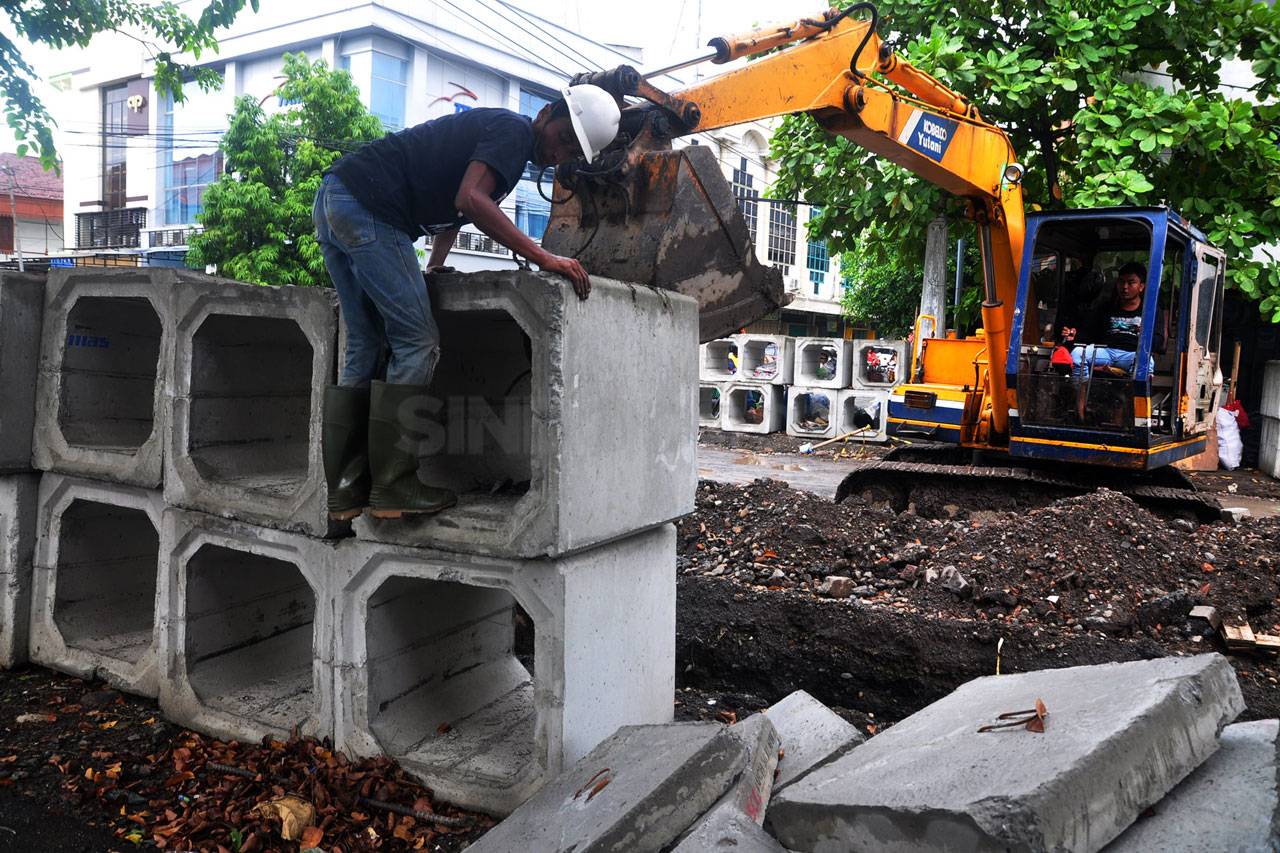 Perbaikan Drainase Kawasan...