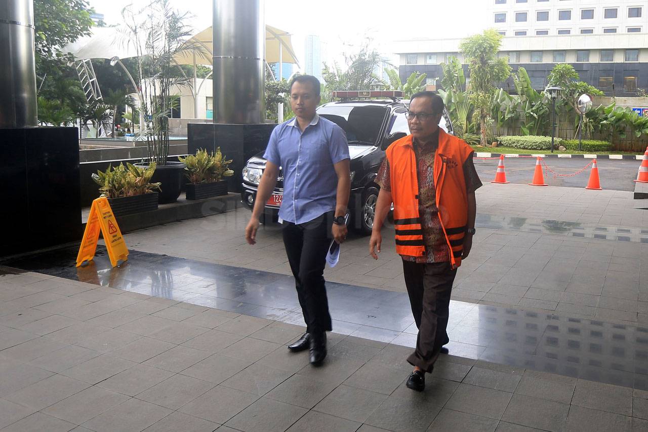 Kembangkan Kasus E-KTP,...