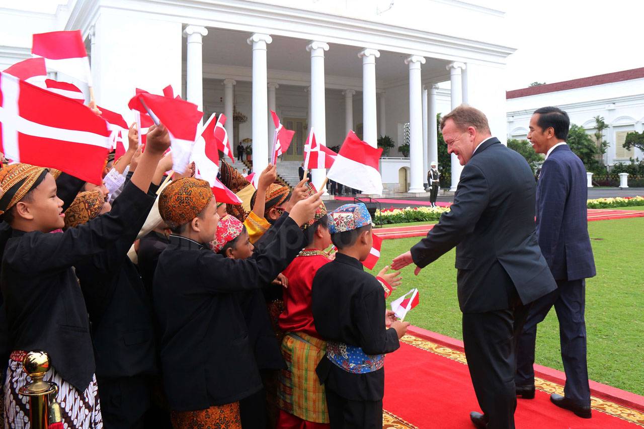 Presiden Jokowi Terima...