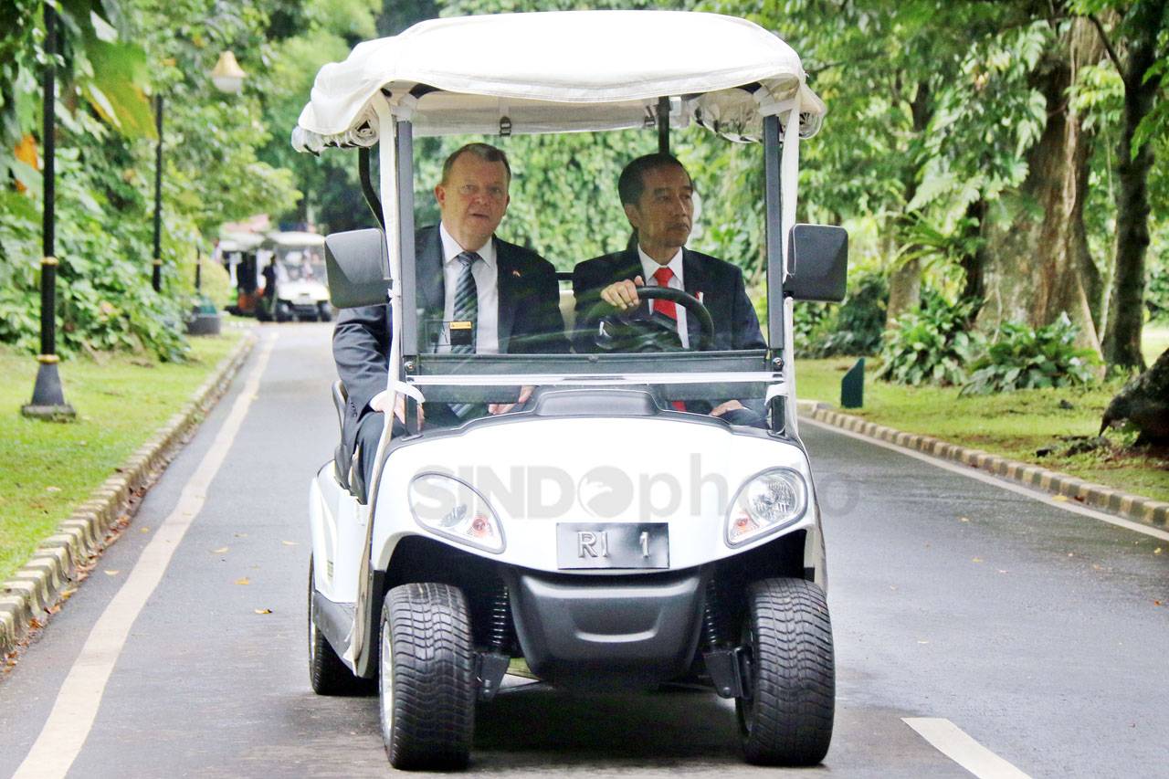 Presiden Jokowi Terima...