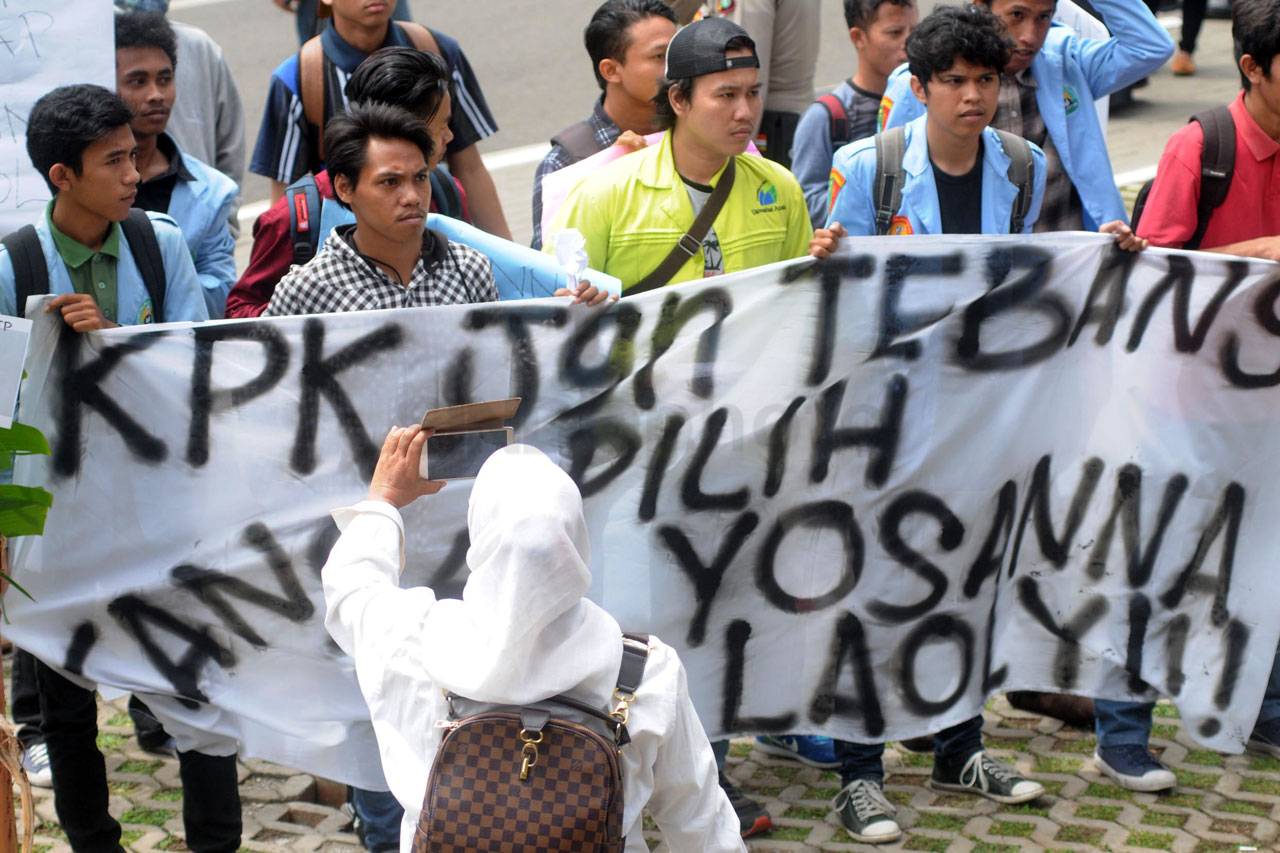 Aliansi Mahasiswa untuk...