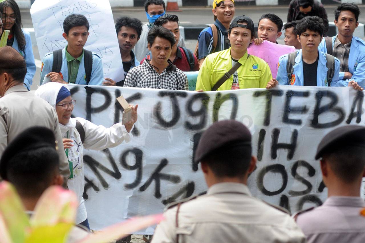 Aliansi Mahasiswa untuk...