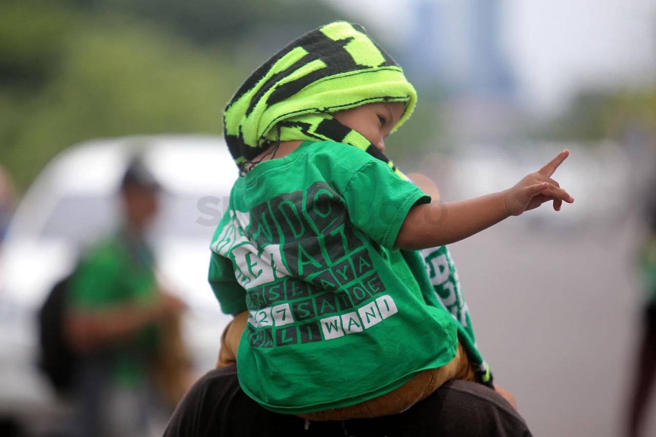 Pemain Persebaya Diarak...