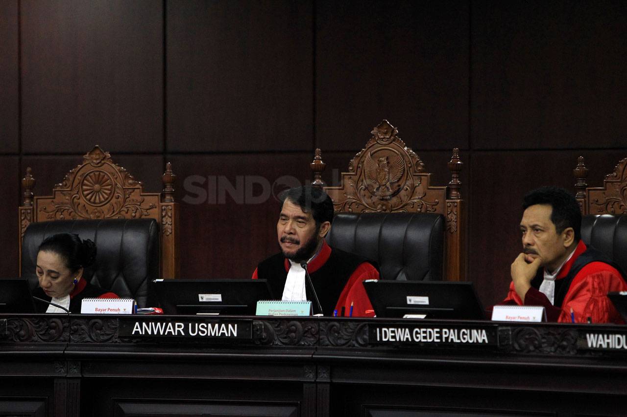 MK Kembali Gelar Sidang...
