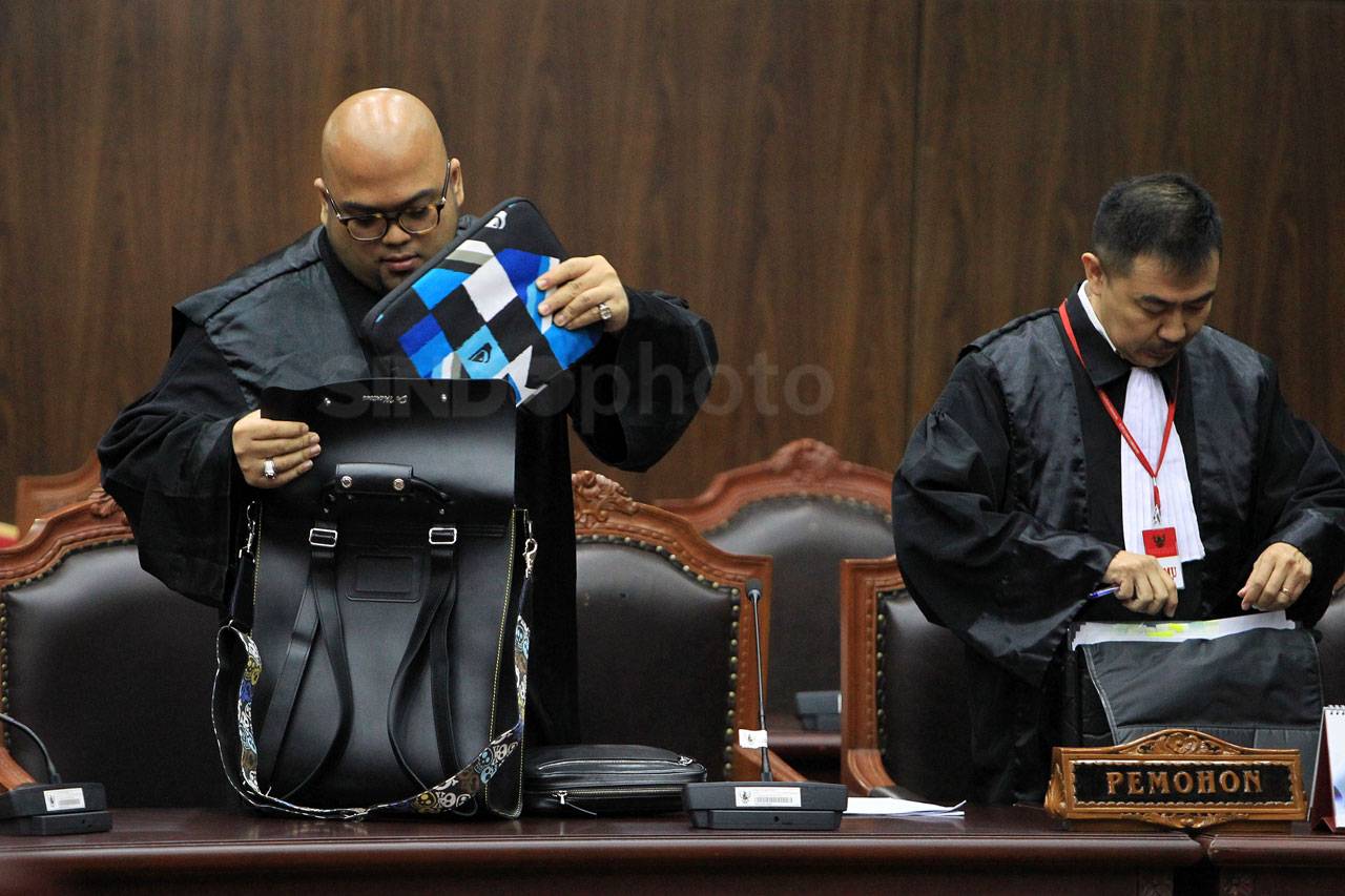 MK Kembali Gelar Sidang...