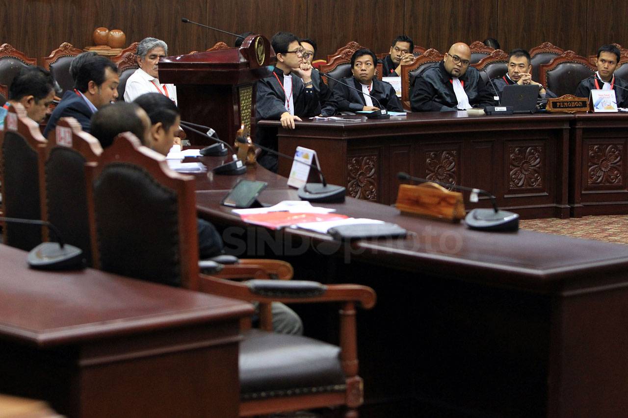 MK Kembali Gelar Sidang...