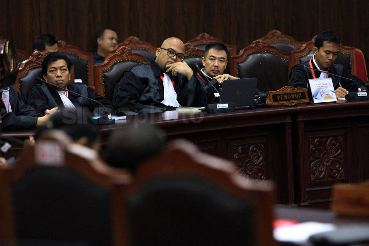 MK Kembali Gelar Sidang...