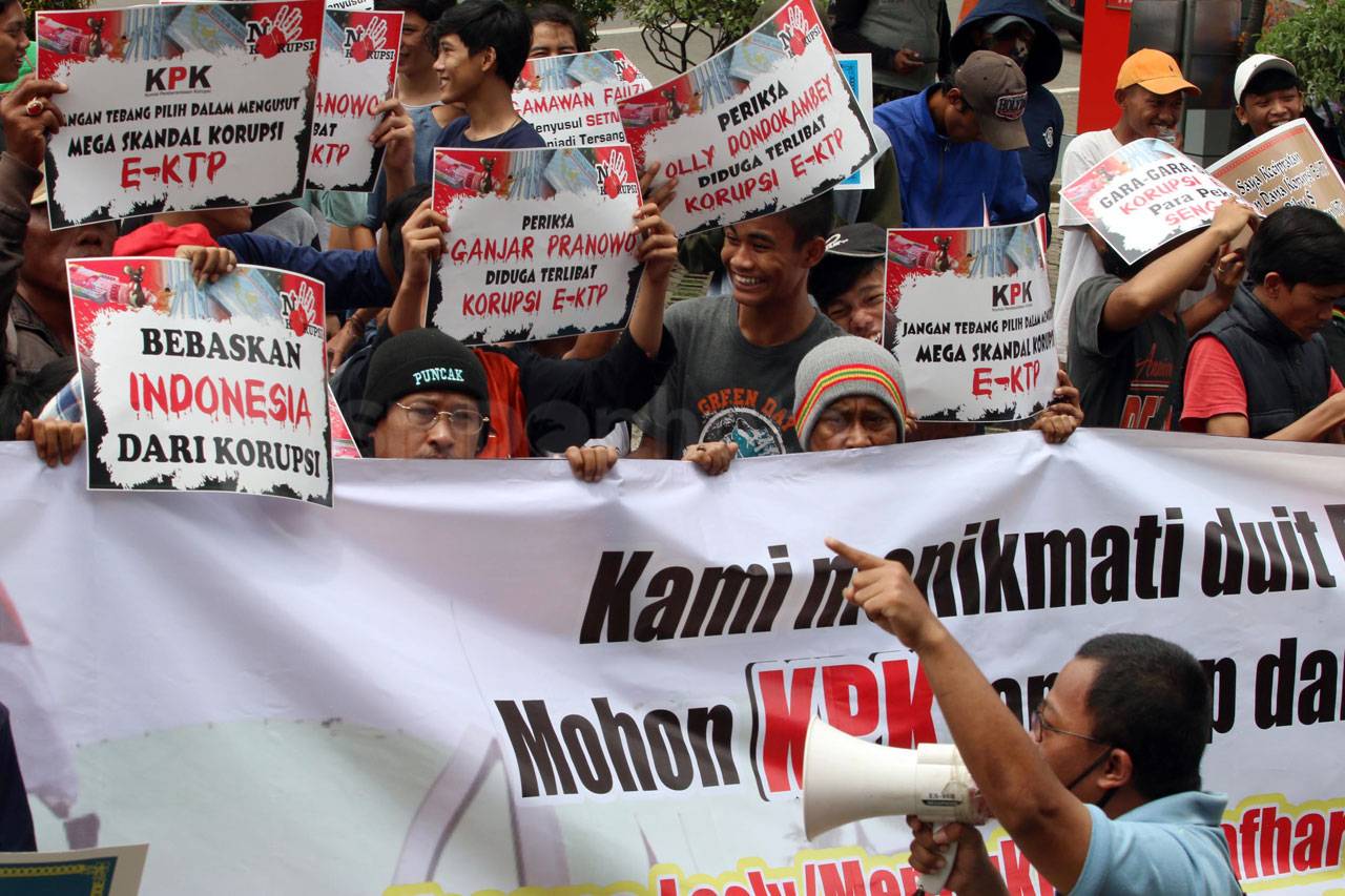 KOMPAK Desak KPK Seret...