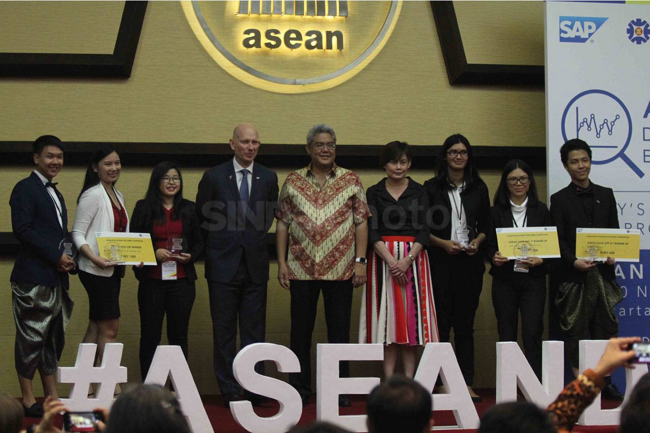 Kompetisi ASEAN Data...