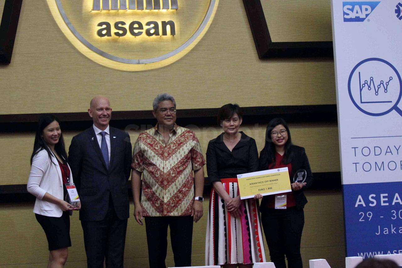 Kompetisi ASEAN Data...
