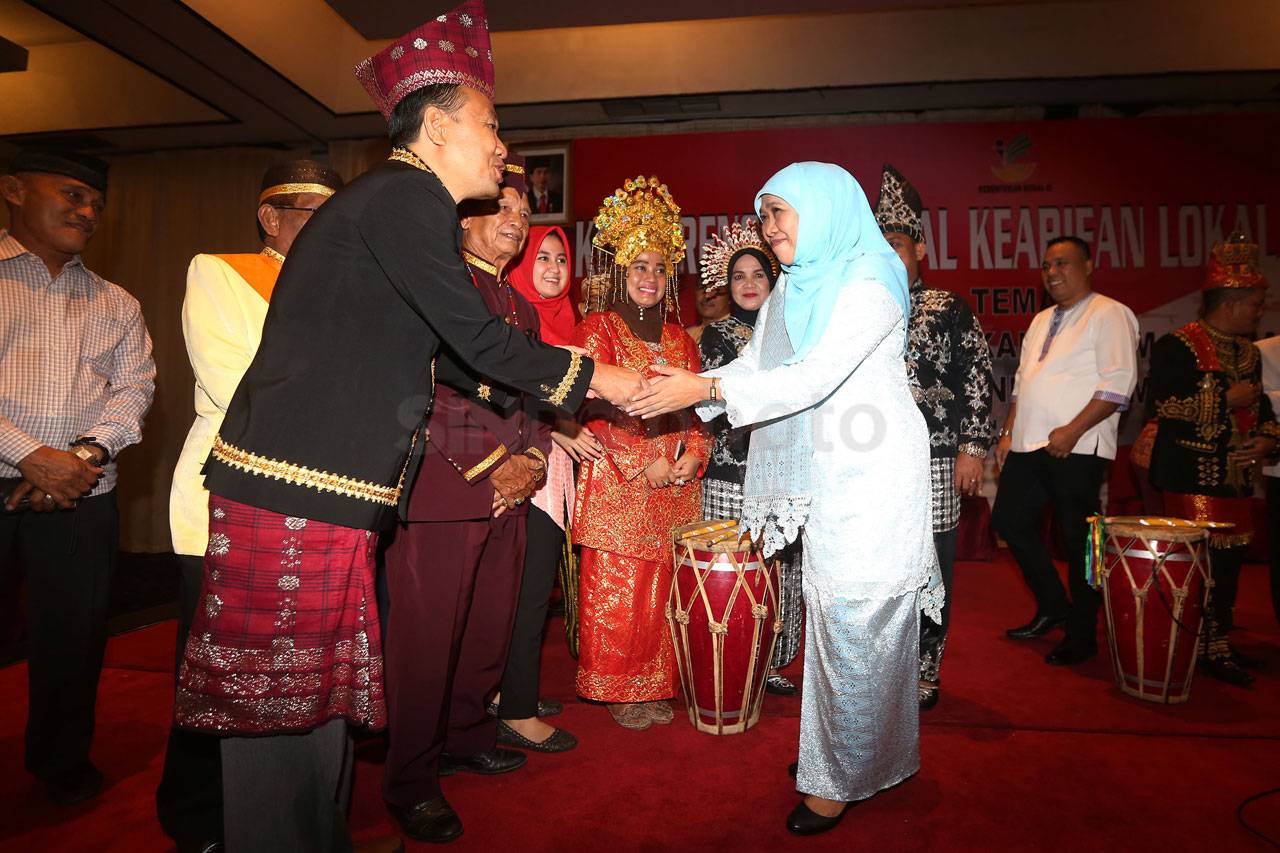 Mensos Tutup Konferensi...