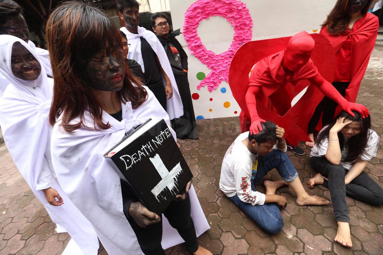 Mahasiswa Ubaya Peringati...
