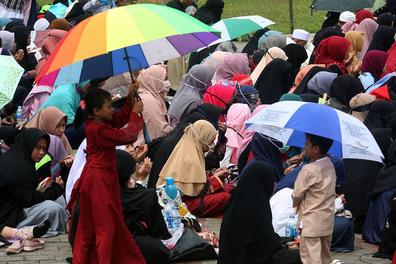 Ribuan Muslim Hadiri...