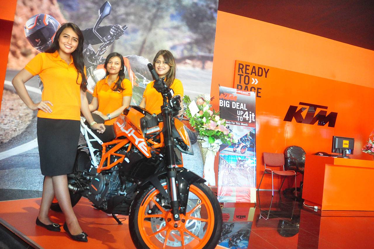 KTM Buka Showroom di...