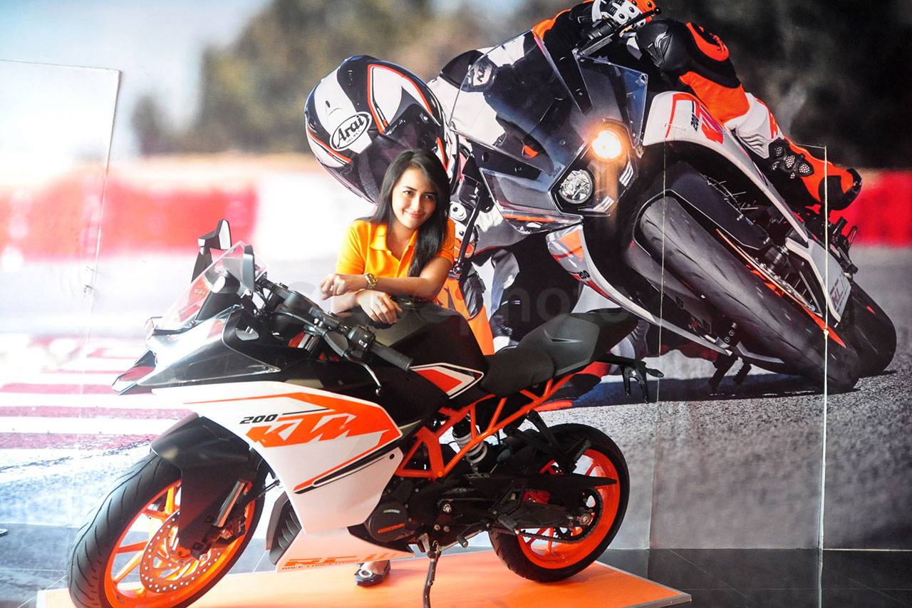 KTM Buka Showroom di...