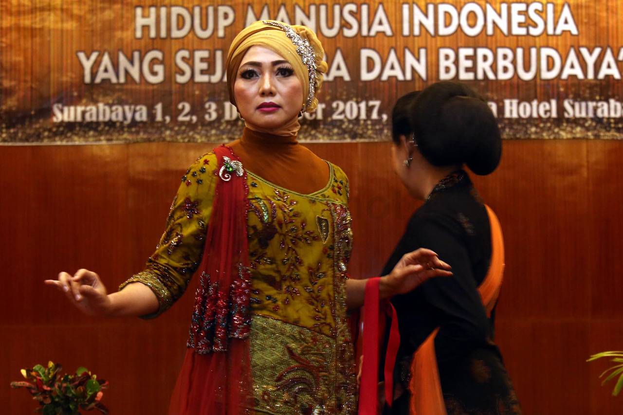 Fashion Show Batik Perpaduan...