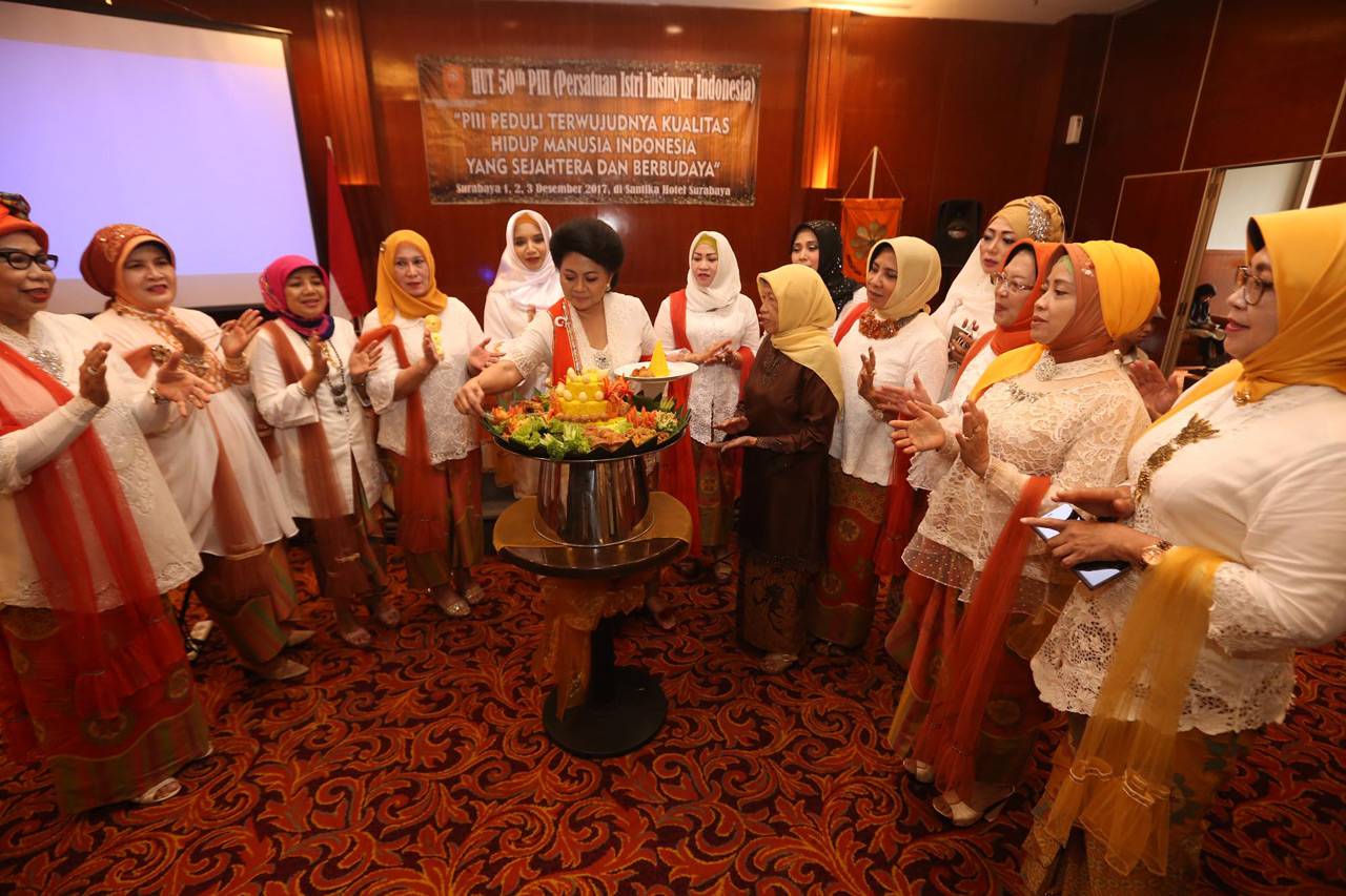 Fashion Show Batik Perpaduan...