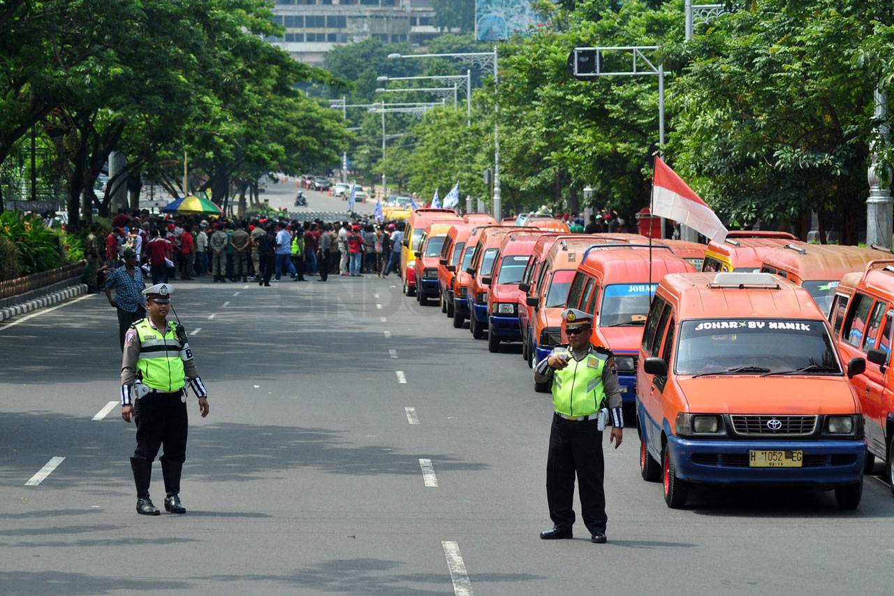 Sopir Angkot Semarang...
