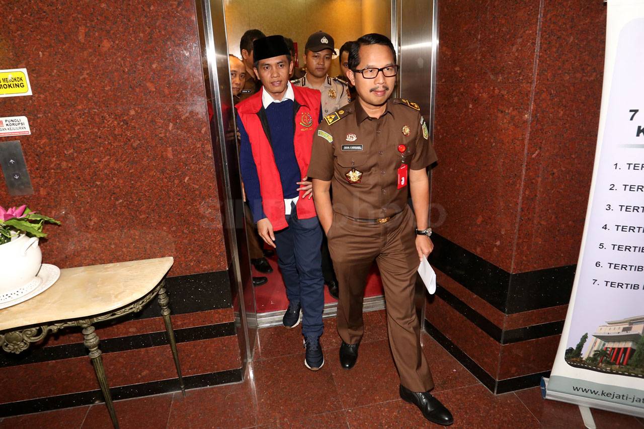 Kejati Jawa Timur Tahan...