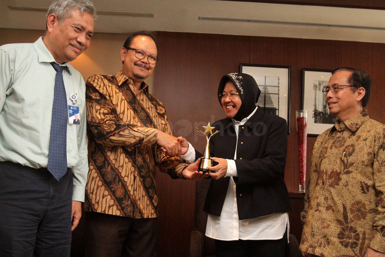 Risma Raih Anugerah...