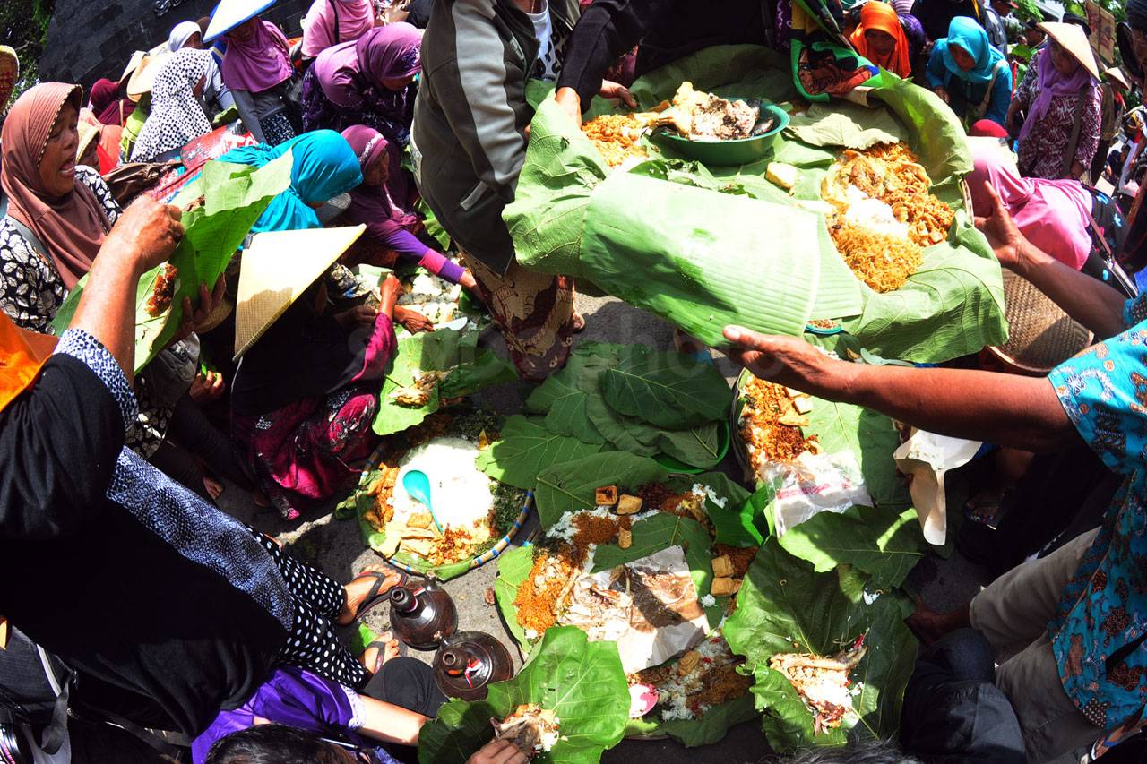 Petani Kendeng Gelar...