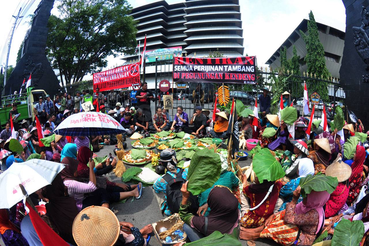 Petani Kendeng Gelar...