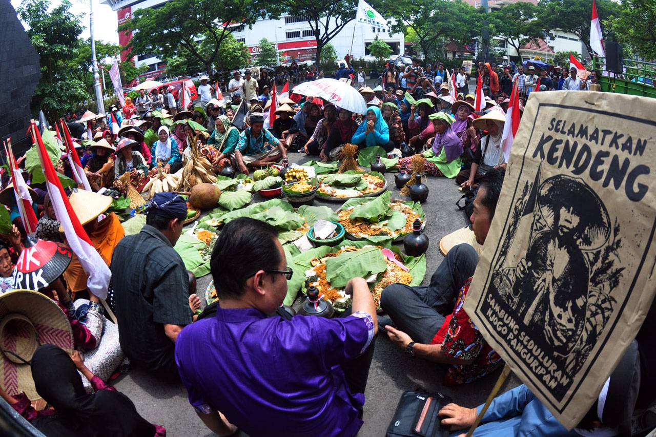 Petani Kendeng Gelar...