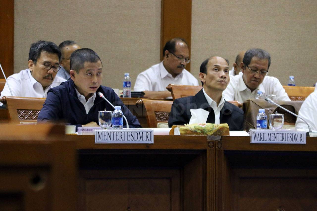 Menteri ESDM Raker dengan...