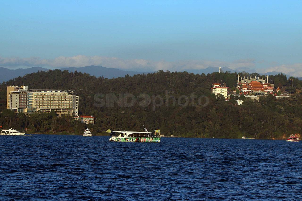 Terpesona Danau Matahari...