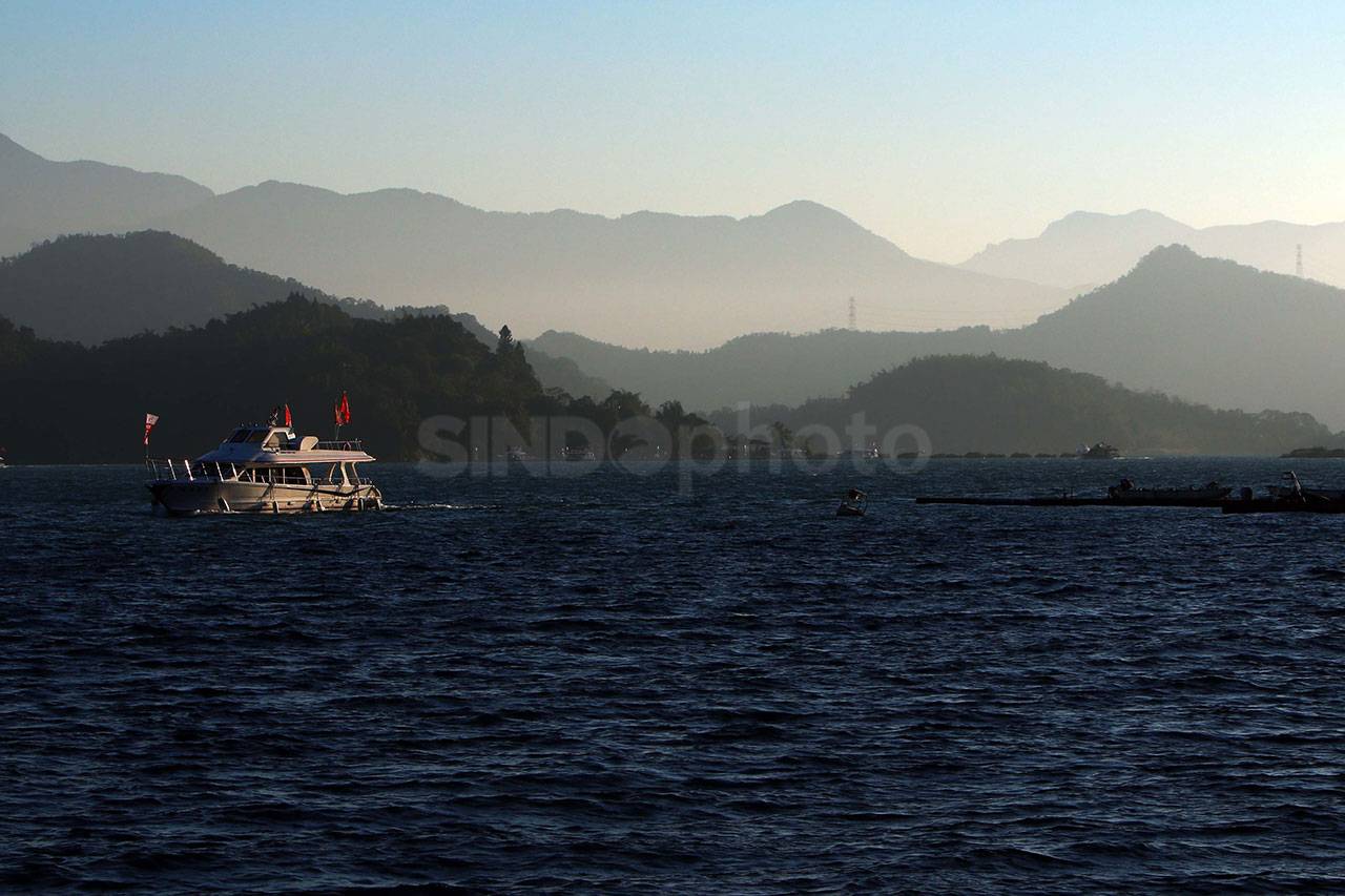 Terpesona Danau Matahari...