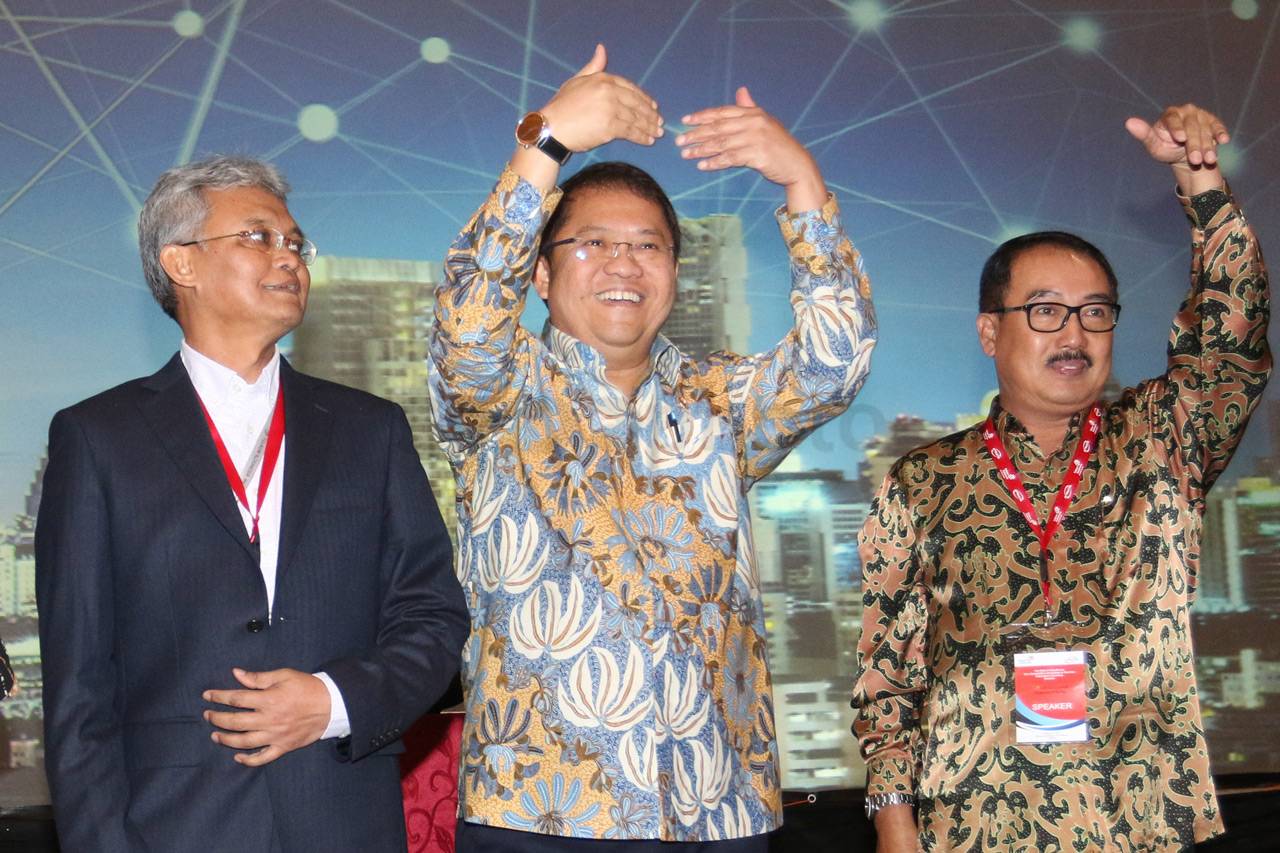 Menkominfo Resmi Buka...