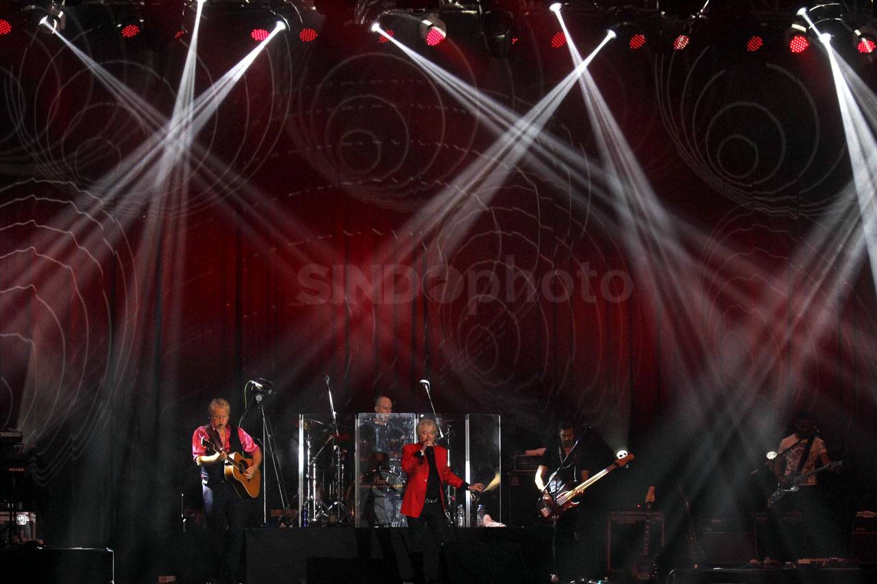Konser di Surabaya,...