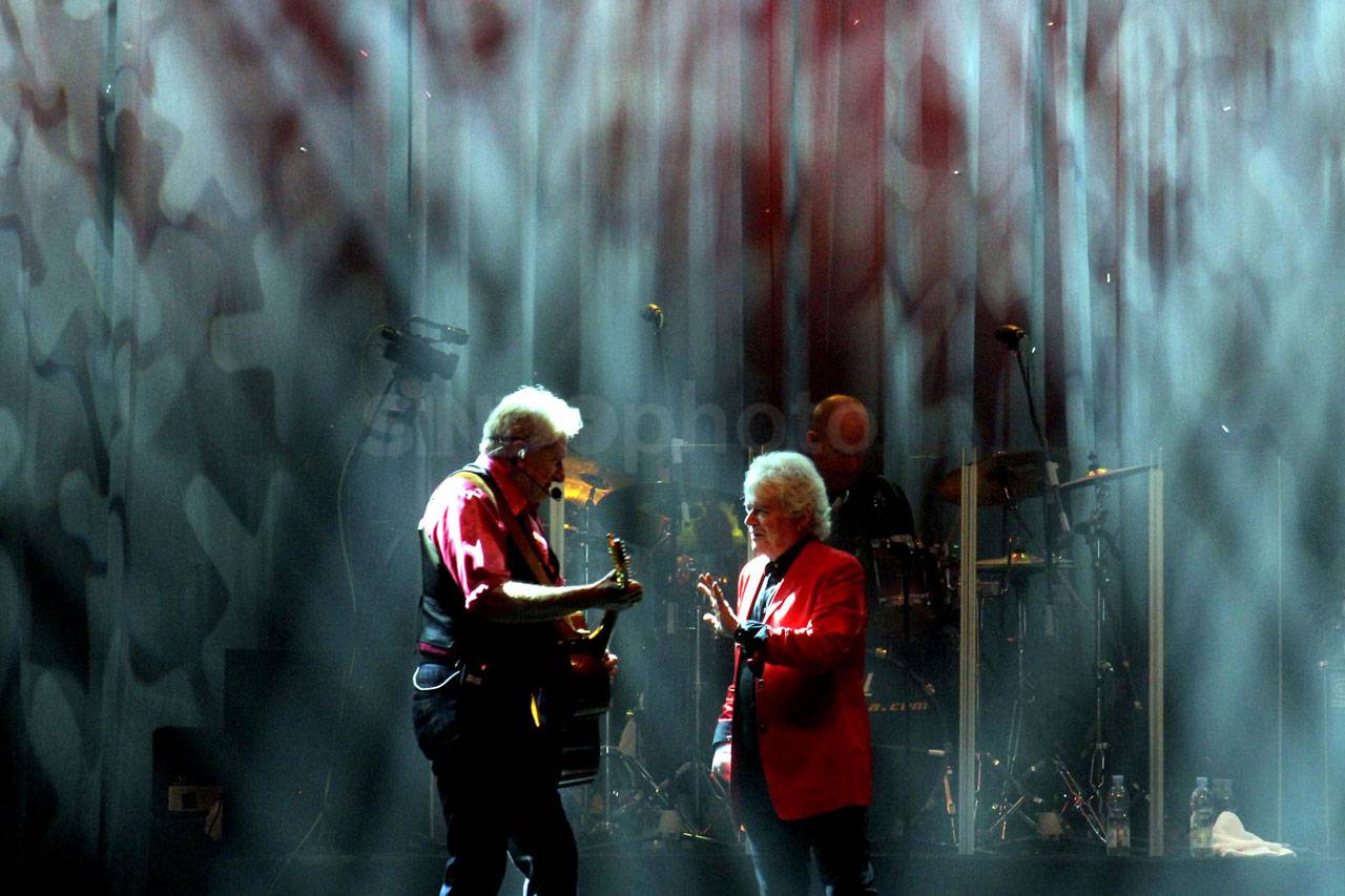 Konser di Surabaya,...