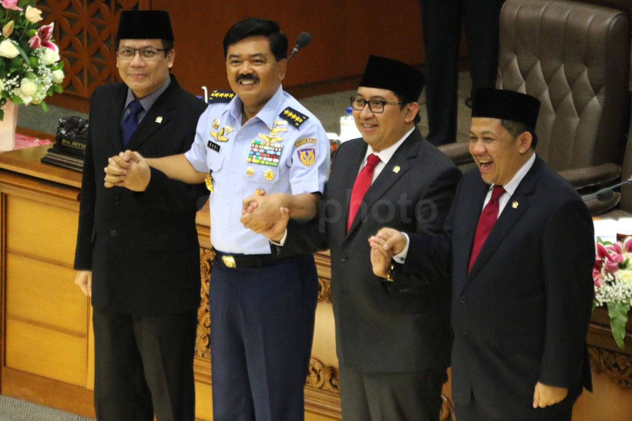 DPR Gelar Paripurna...