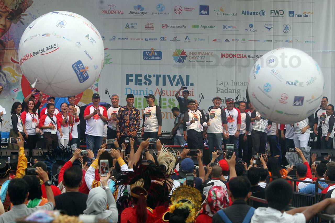 Hadir di Perayaan Insurance...