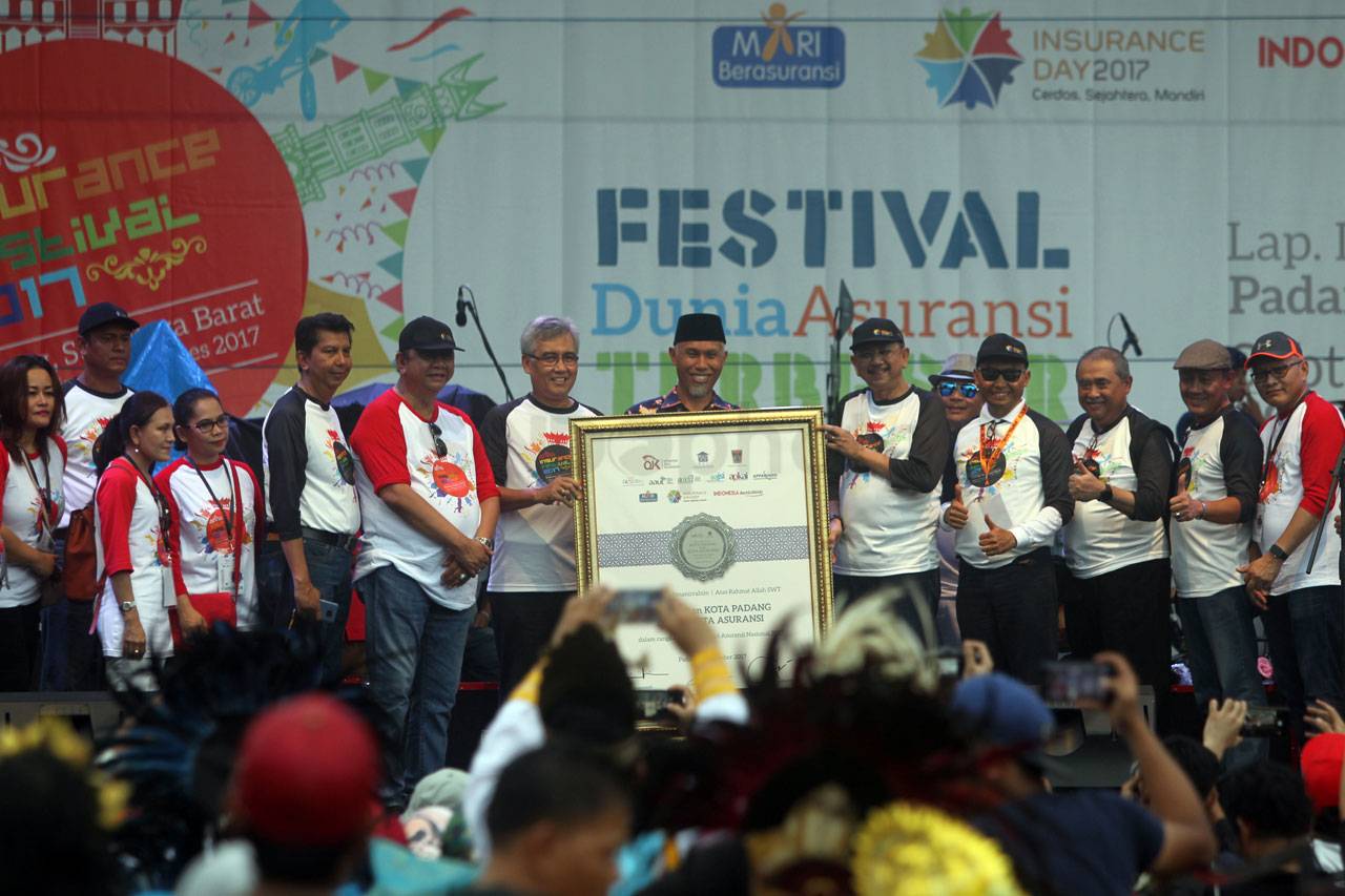 Hadir di Perayaan Insurance...