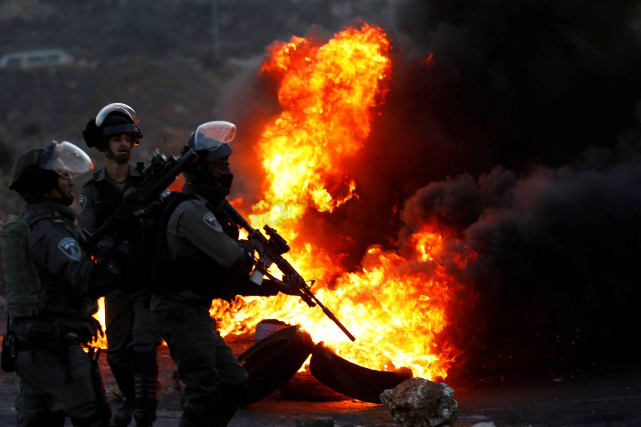 Israel Bombardir Gaza,...