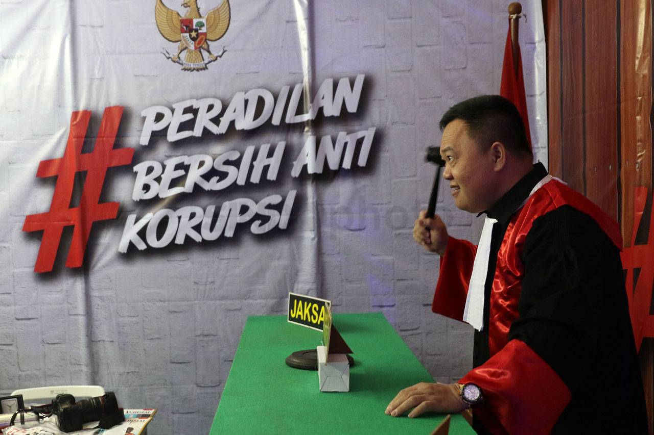 Presiden Jokowi Hadiri...
