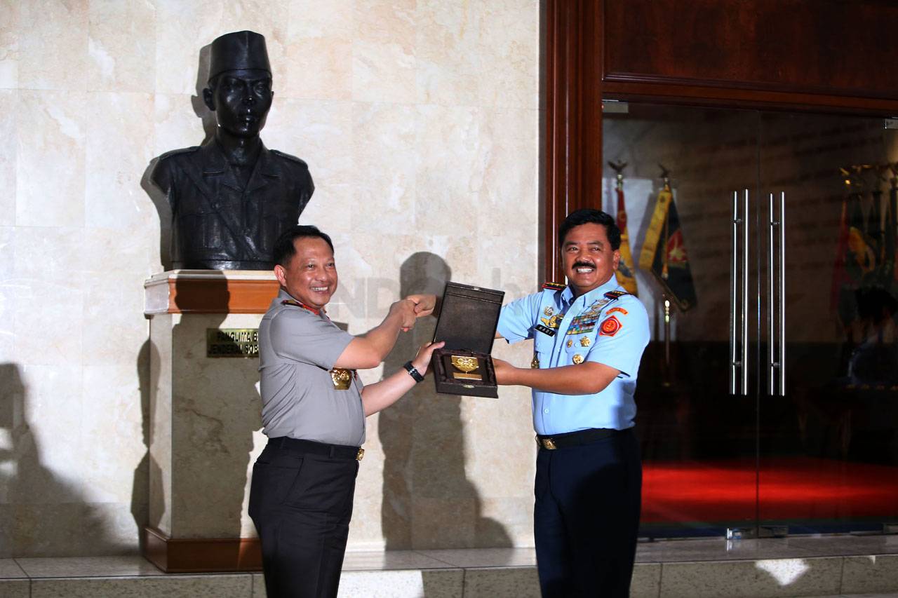Panglima TNI Terima...