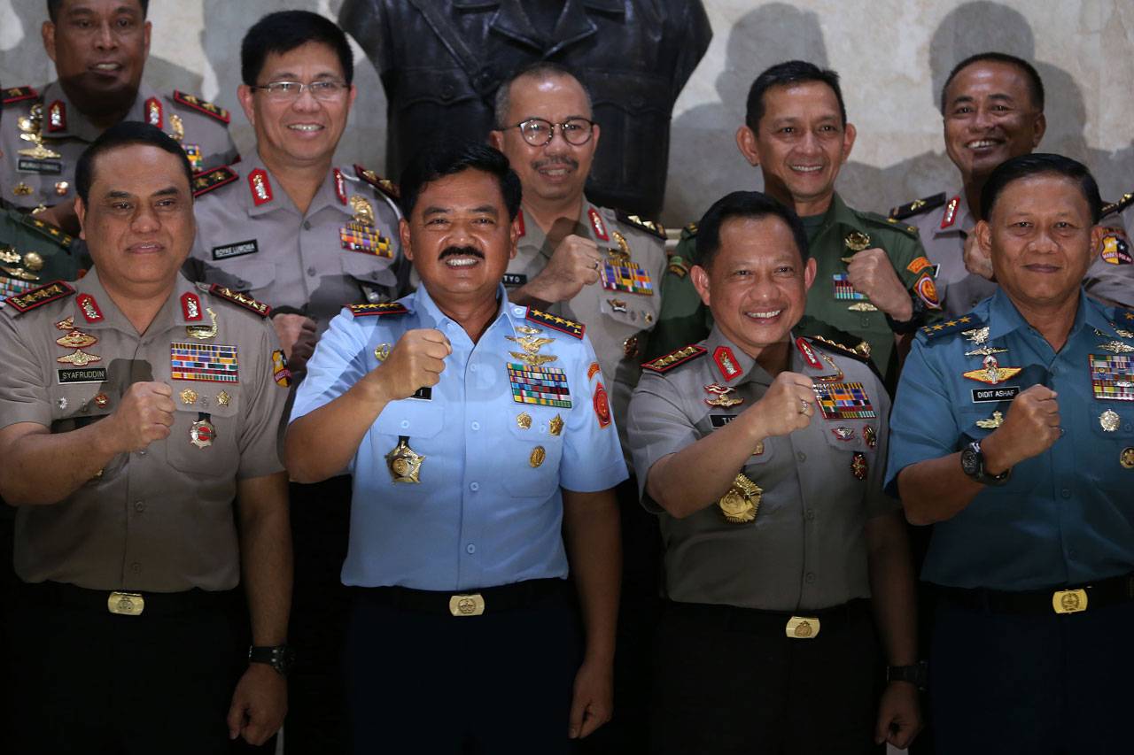 Panglima TNI Terima...