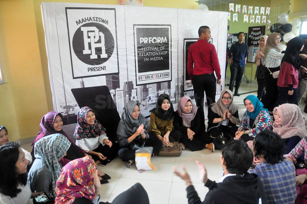 D3 PR Undip Gelar Festival...