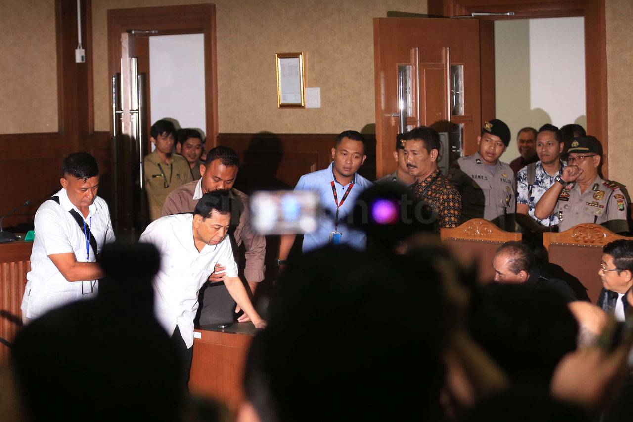 Mengeluh Sakit, Sidang...