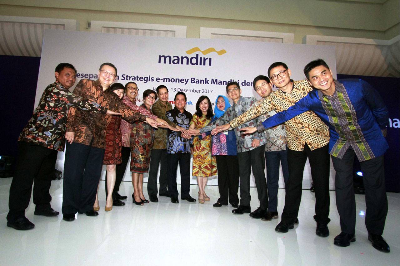 Sinergi dengan 12 Bank,...
