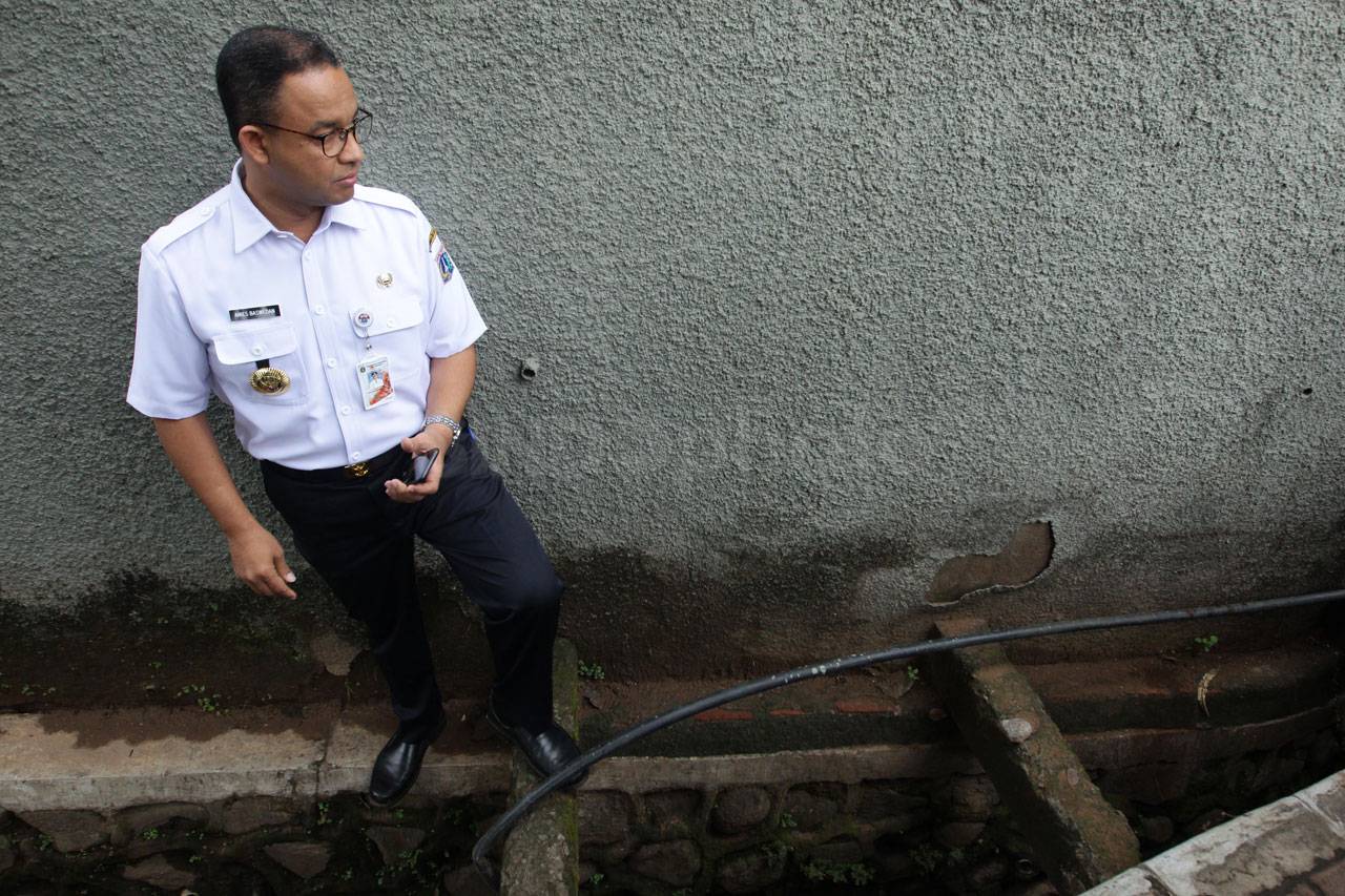 Gubernur Anies Tinjau...