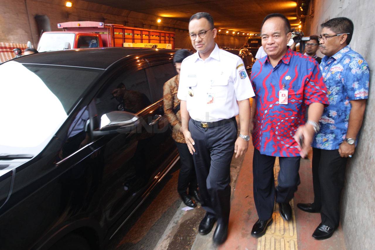 Gubernur Anies Tinjau...