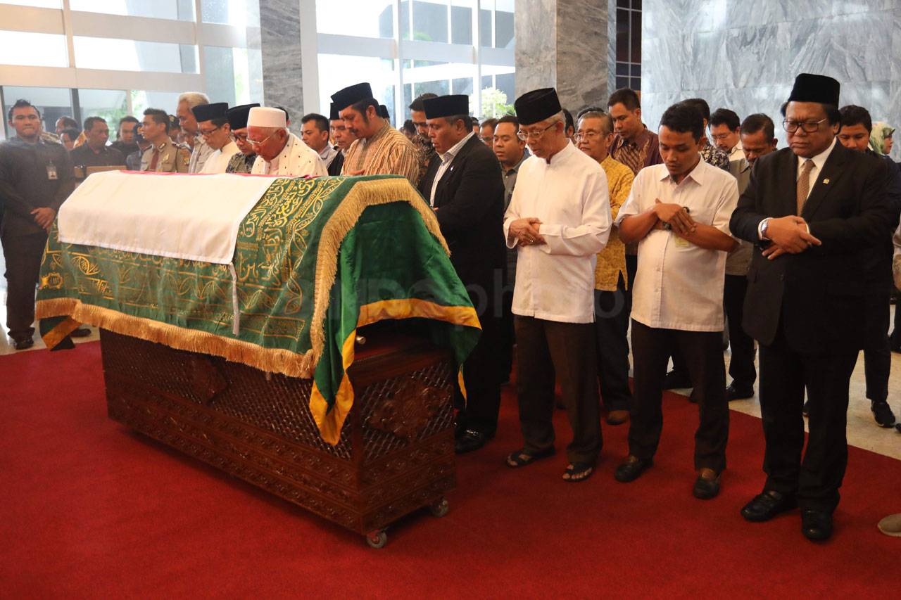 Jenazah AM Fatwa Disemayamkan...