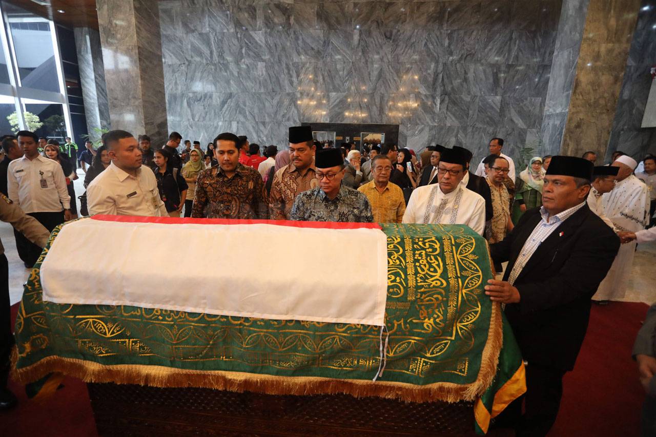 Jenazah AM Fatwa Disemayamkan...