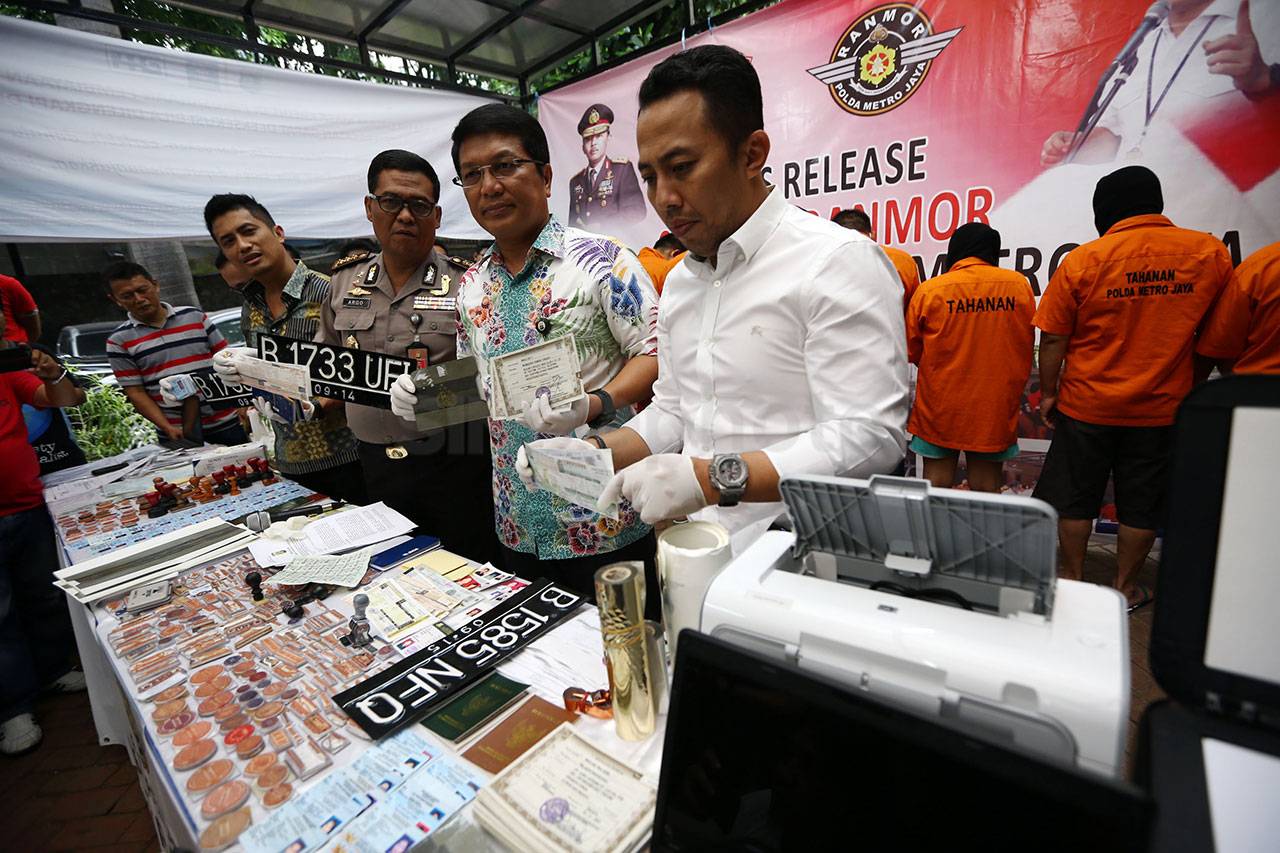 Polisi Bekuk Sindikat...