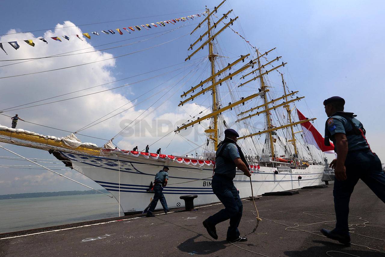 KRI Bima Suci Tiba di...